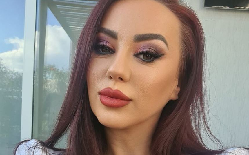 După ce a renunțat la OnlyFans, Larisa Drăgulescu se simte &icirc;mplinită alături de noul iubit și fiul lor. Cum arată și cu ce se ocupă bărbatul care i-a cucerit inima